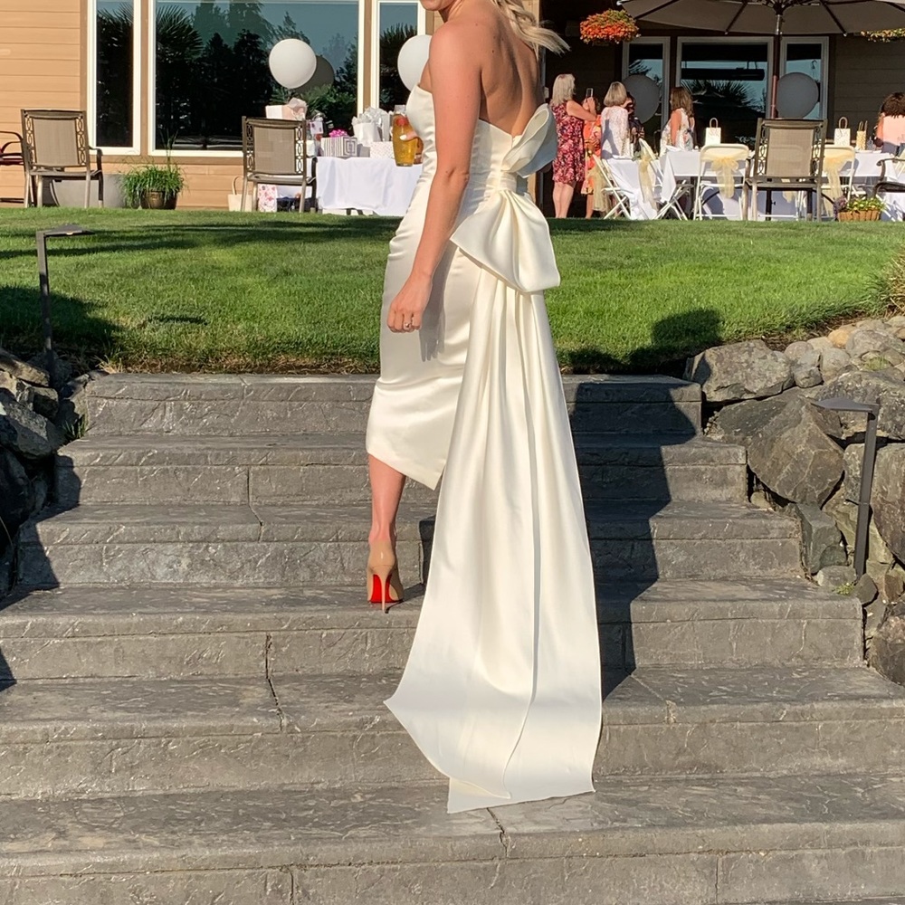 Limited edition Amsale Willow Bow Wedding dress.